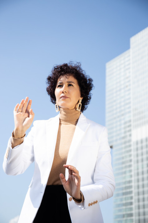 Rajae El Mouhandiz eist ruimte op voor vrouwen – in al hun diversiteit